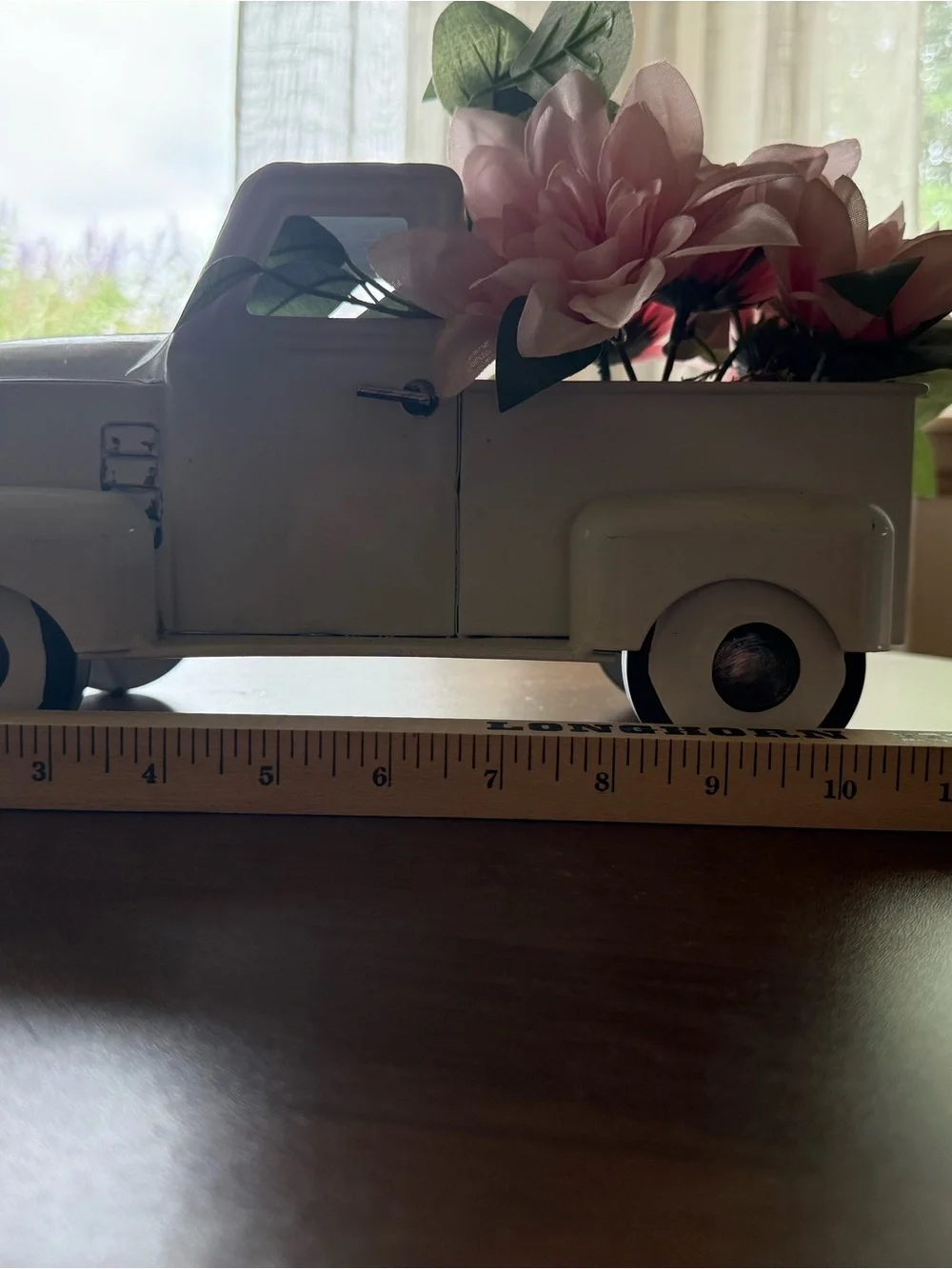 White Farmhouse Truck Floral Decor Vintage Pickup Spring Cottage Centerpiece